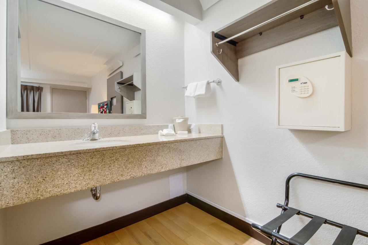 Red Roof Inn Durham - Duke Univ Medical Center Екстер'єр фото