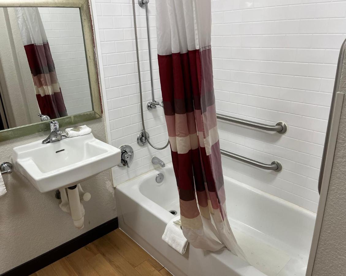 Red Roof Inn Durham - Duke Univ Medical Center Екстер'єр фото
